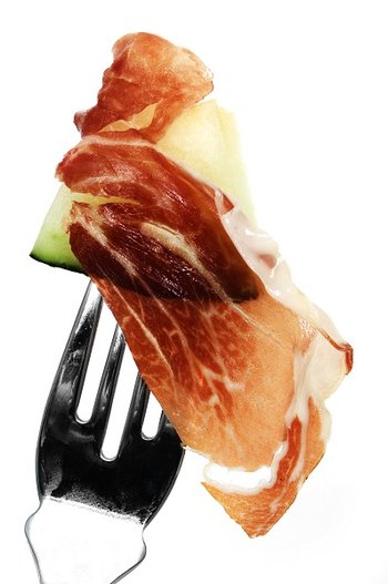 Jamon serrano - sprawdź czym jest hiszpańska szynka dojrzewająca