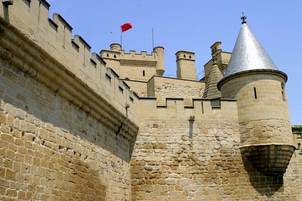 Olite, Hiszpania - pałac królewski.jpg