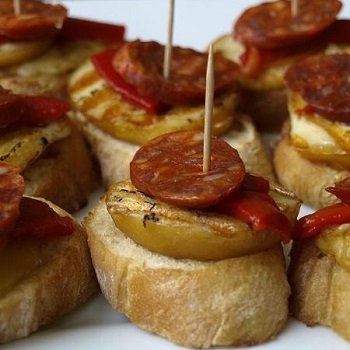 Przepis na pintxo z oscypkiem i chorizo