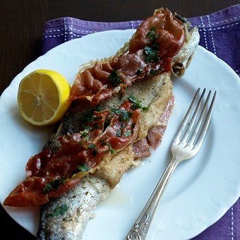 pstrąg z szynką serrano - trucha a la Navarra (przepis)