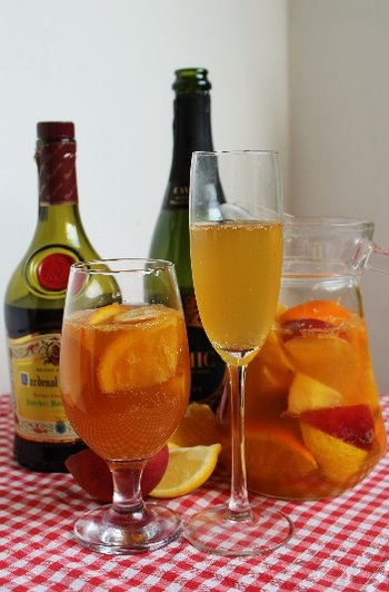 Sangría de cava - przepis na sangrię z winem musującym