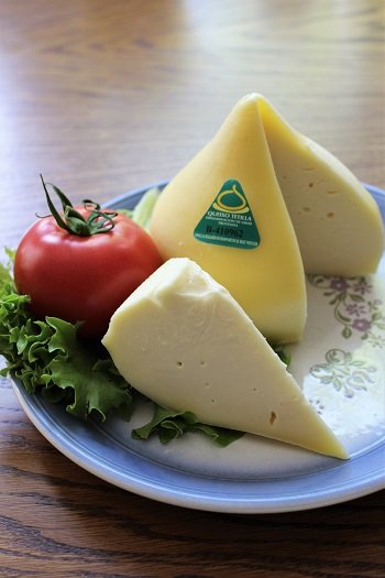 Hiszpański ser tetilla (Queixo Tetilla)