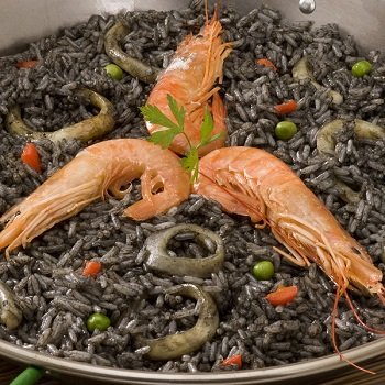Przepis na czarną paellę (arroz negro)