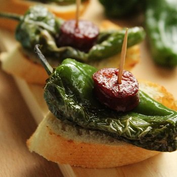 Przepis na pincho z chorizo i papryką padron