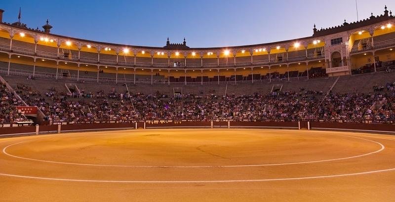 Plaza de toros - arena do walk byków (corrida)