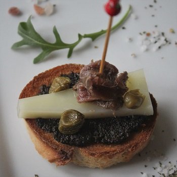 Tapenada - przepis na pastę z oliwek